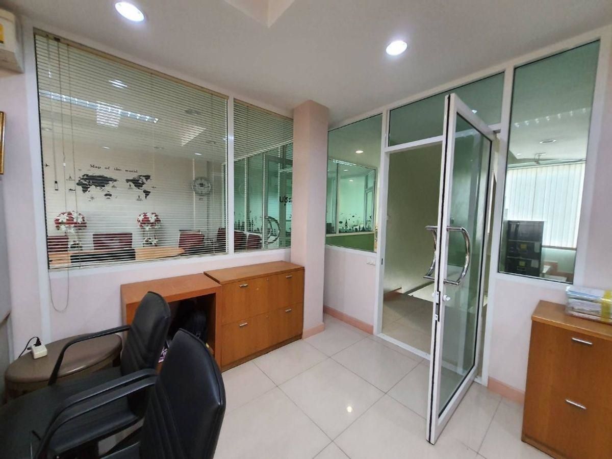 อาคารพาณิชย์นวมินทร์ รามอินทรา : ขาย/ให้เช่าอาคารพาณิชย์แฝด 2 คูหา 4.5 ชั้น ทำเลทอง ติดรถไฟฟ้าสถานีรามอินทรา กม.6 (N.1664)