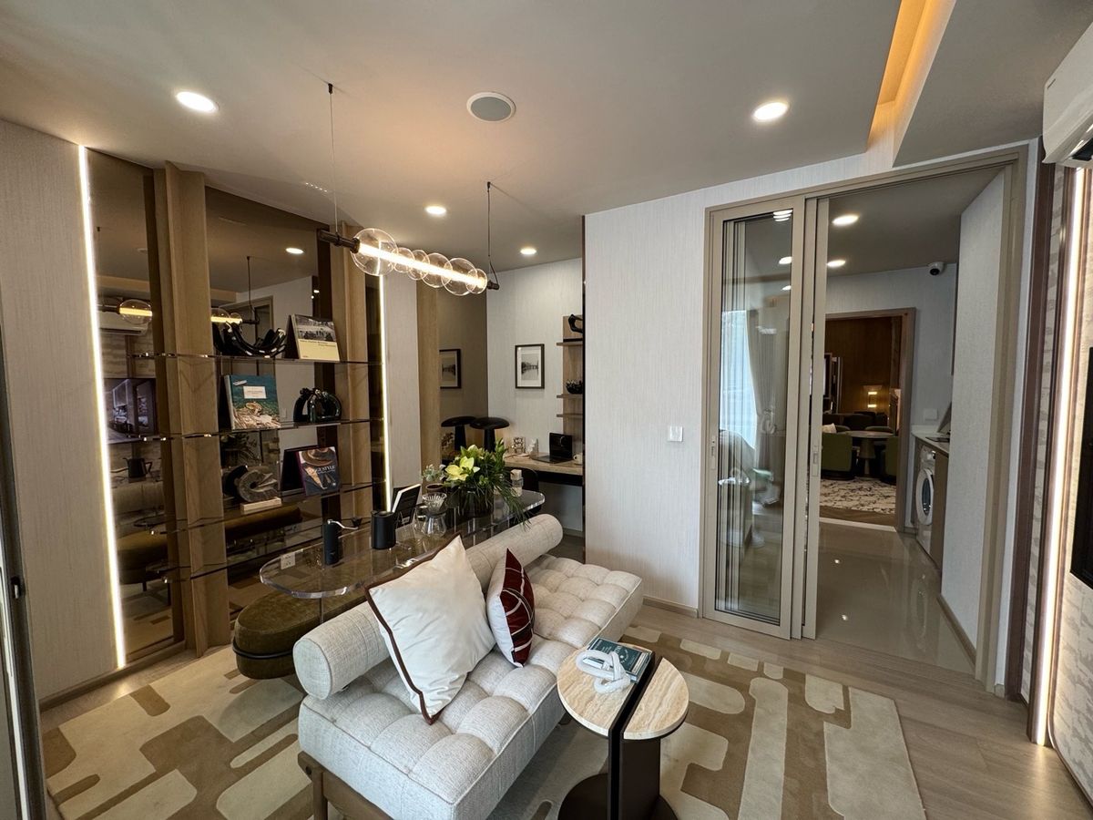 For SaleCondoSathorn, Narathiwat : Life Sathorn-Narathiwat 22 Low-Rise, 8 floors, Central Sathorn, Narathiwat, Rama 3, near BTS Chong Nonsi and BRT Chan Road