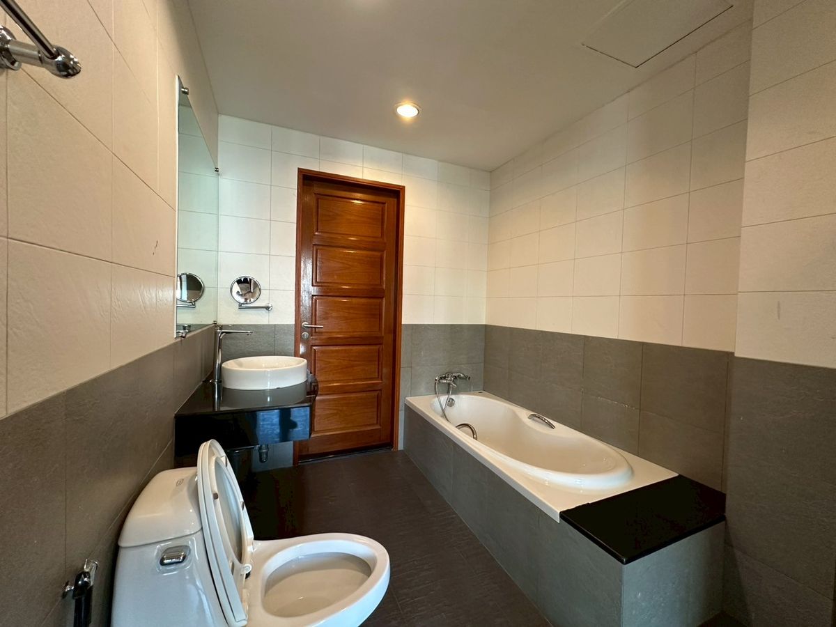 For RentTownhomeSukhumvit, Asoke, Thonglor : Baan Klang Krung Thonglor for Rent! 4-Storey House 4 Bedroom 5 Bathroom 380 SQ.M Fully Fitted Near BTS Thonglor