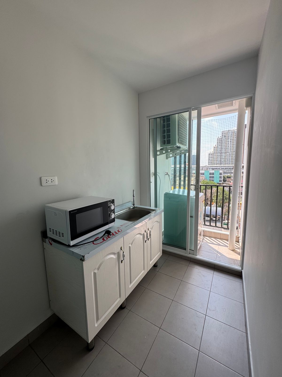 For SaleCondoThaphra, Talat Phlu, Wutthakat : Rye Talat Phlu 🔥 Lowest Price – Only 1.6 MB! 🔥 Cash Buyers Only 🚫 No bank loan 🏢 Studio 30.03 sq.m. ✅ Rental Yield 7% per year 🛋️ Fully Furnished + Appliances ✔️ Ready to Move In! 🚫 No Co-Agents