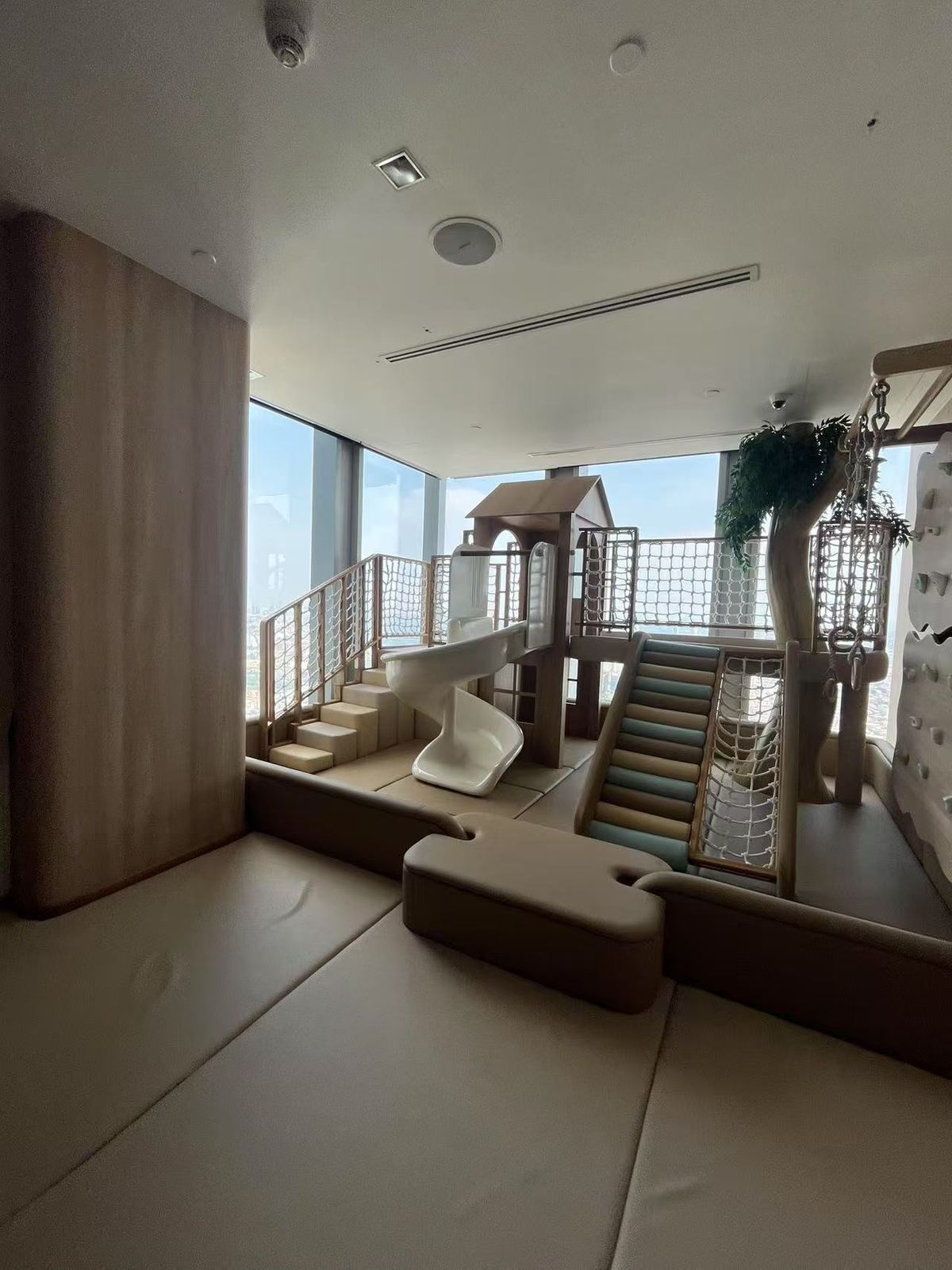 For RentCondoSathorn, Narathiwat : Ritz Carlton Mahanakorn residences for rent Penthouse 4bedrooms 6bathrooms 1.8mb. | Contact 085-546-9559