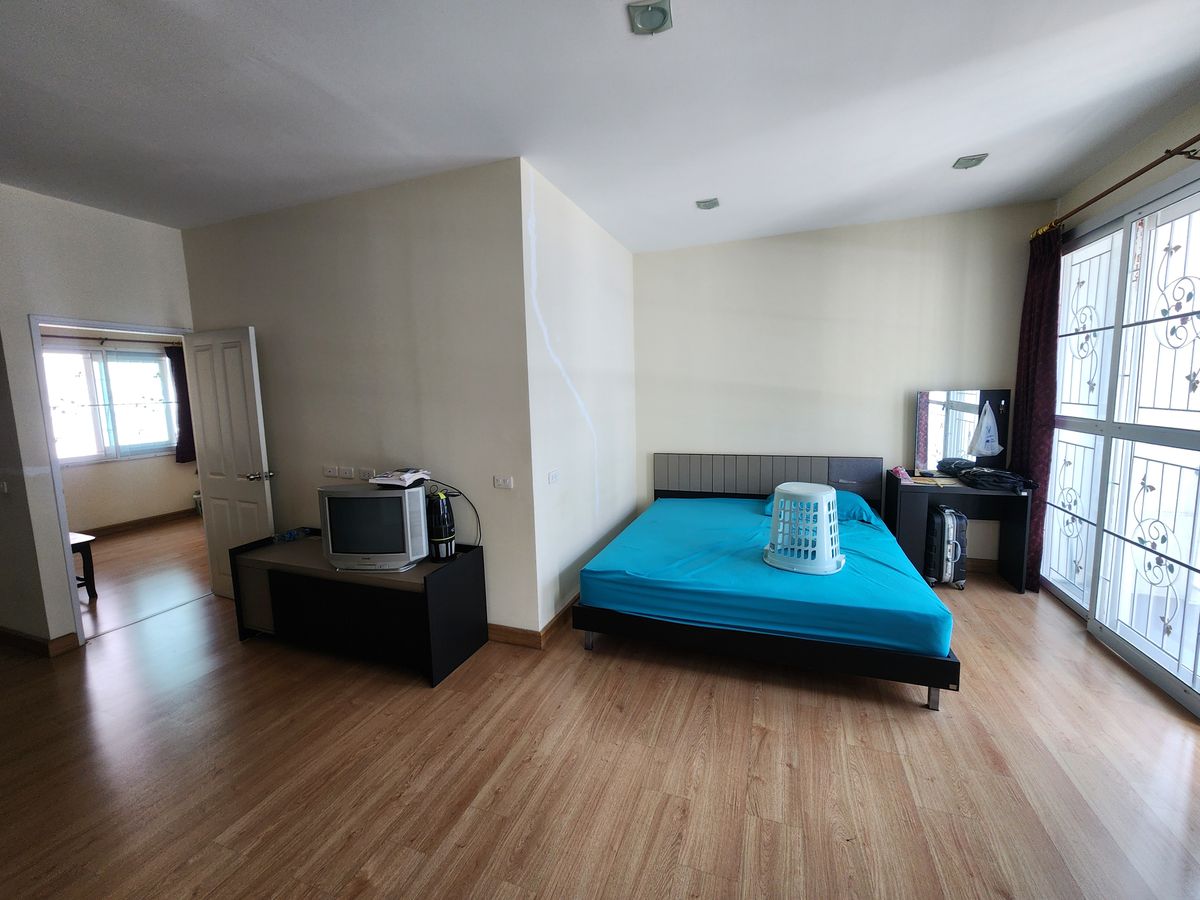 ให้เช่าทาวน์โฮมพระราม 5 ราชพฤกษ์ บางกรวย : ลดราคา**บ้านว่างครับผม 2 ห้องมาสเตอร์เบดรูม**หมู่บ้านโกลเด้นทาวน์ ปิ่นเกล้า-จรัญสนิทวงศ์📌📌ซอยที่ 7 เพื่อนบ้านดี อยู่ใกล้ทางเข้าโครงการเดินทางสะดวก