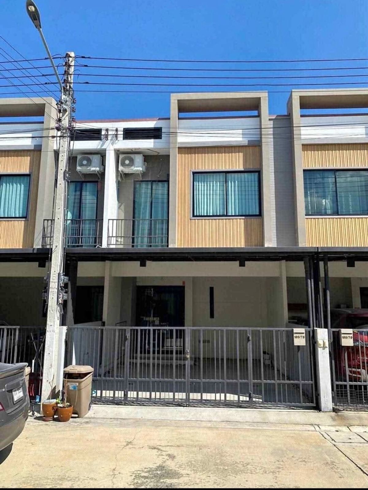 For RentTownhomePathum Thani,Rangsit, Thammasat : Rent a townhome, Satet Town, Ratchapruek, Tiwanon, can accept pets.