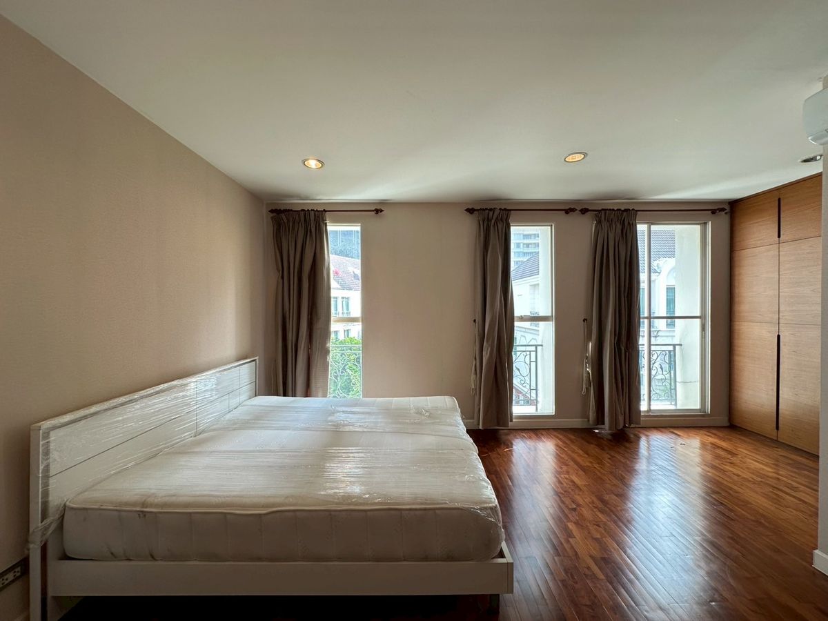 For RentTownhomeSukhumvit, Asoke, Thonglor : Baan Klang Krung Thonglor for Rent! 4-Storey House 4 Bedroom 5 Bathroom 380 SQ.M Fully Fitted Near BTS Thonglor