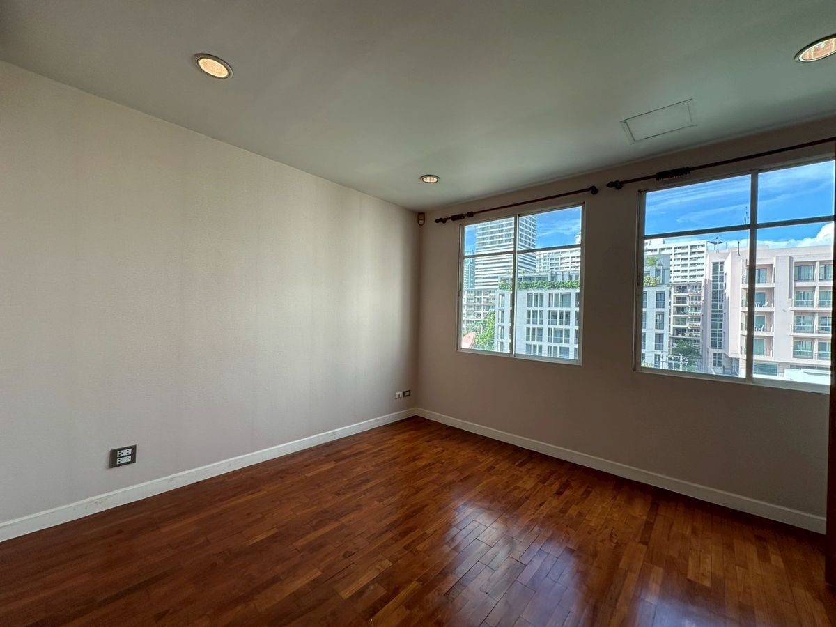 For RentTownhomeSukhumvit, Asoke, Thonglor : Baan Klang Krung Thonglor for Rent! 4-Storey House 4 Bedroom 5 Bathroom 380 SQ.M Fully Fitted Near BTS Thonglor