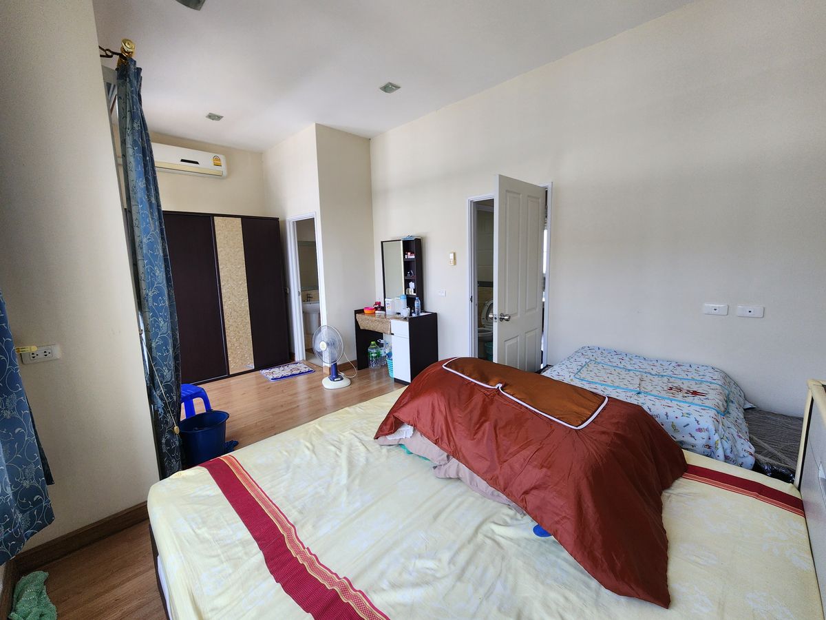 ให้เช่าทาวน์โฮมพระราม 5 ราชพฤกษ์ บางกรวย : ลดราคา**บ้านว่างครับผม 2 ห้องมาสเตอร์เบดรูม**หมู่บ้านโกลเด้นทาวน์ ปิ่นเกล้า-จรัญสนิทวงศ์📌📌ซอยที่ 7 เพื่อนบ้านดี อยู่ใกล้ทางเข้าโครงการเดินทางสะดวก