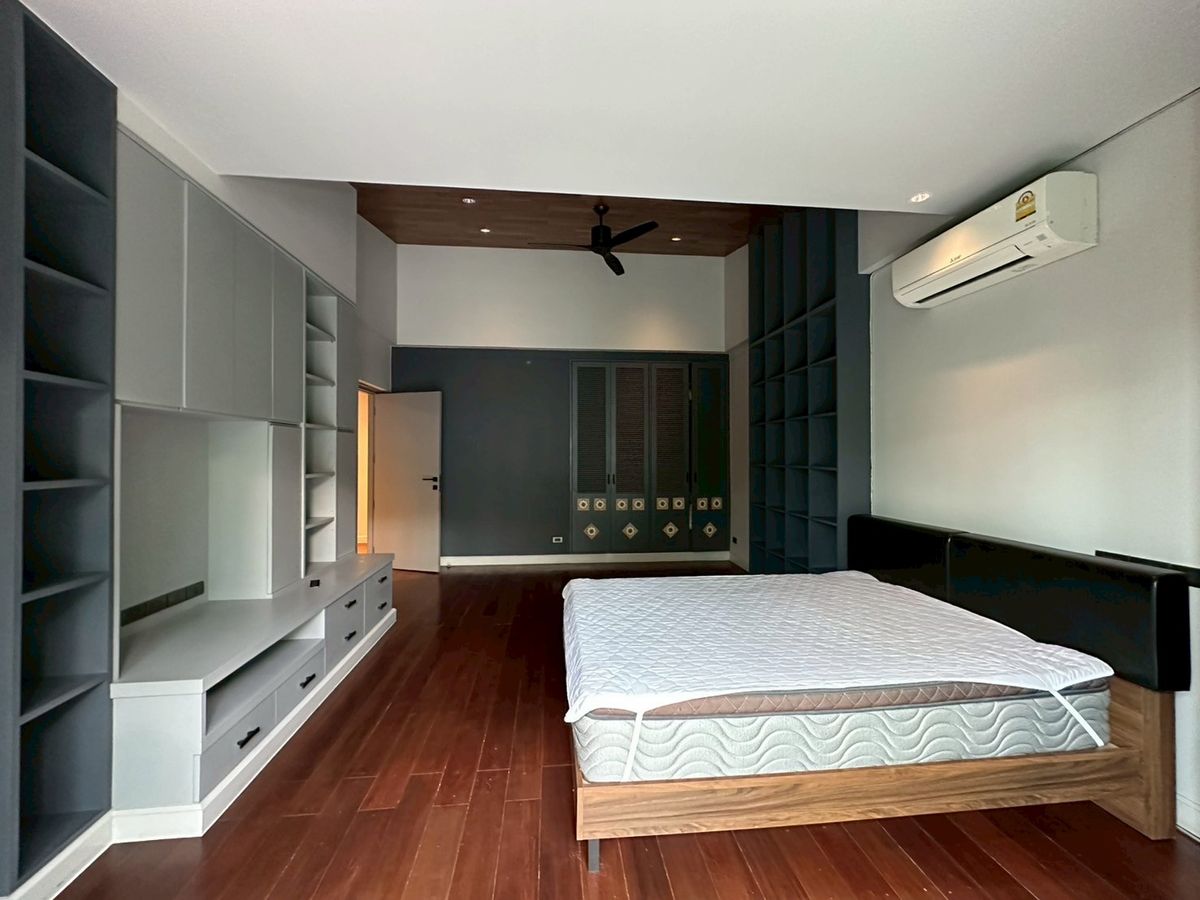 For RentHouseSukhumvit, Asoke, Thonglor : For rent House in Thonglor!🎈 3-storey house 4 bedroom 6 bathroom fully furnished ready to move in near BTS Thonglor