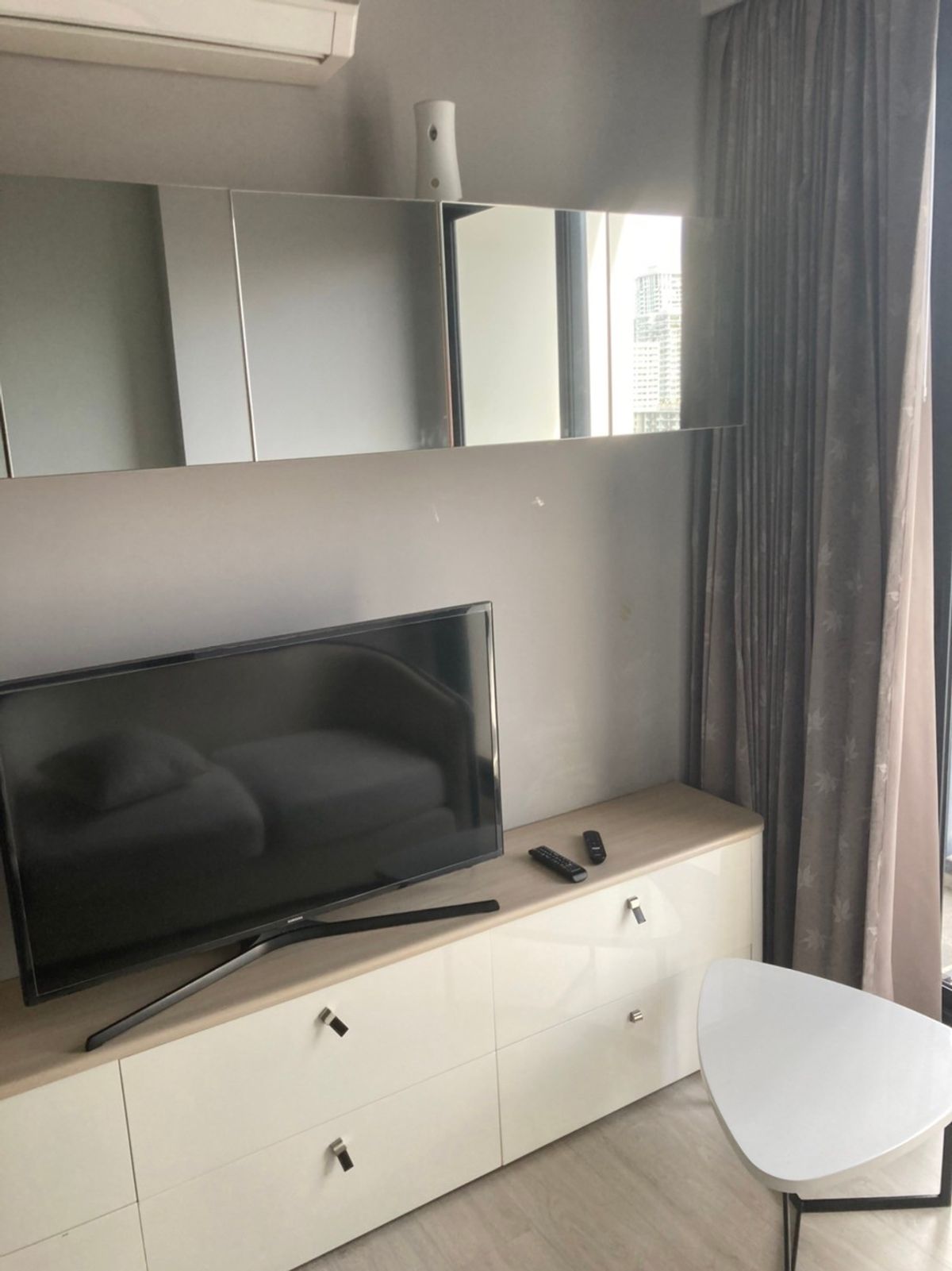 ขายคอนโดสุขุมวิท อโศก ทองหล่อ : M Thonglor ขายพร้อมผู้เช่า! 🔥 ขายขาดทุน 1.2 ลบ.  ✅ ขายถูกสุดในโครงการ 4.2 ลบ. 33.24 ตร.ม. Rental Yield 6% ต่อปี 📅 ค่าเช่า 21,000 บาท/เดือน 🚫 ไม่รับ Co-agent