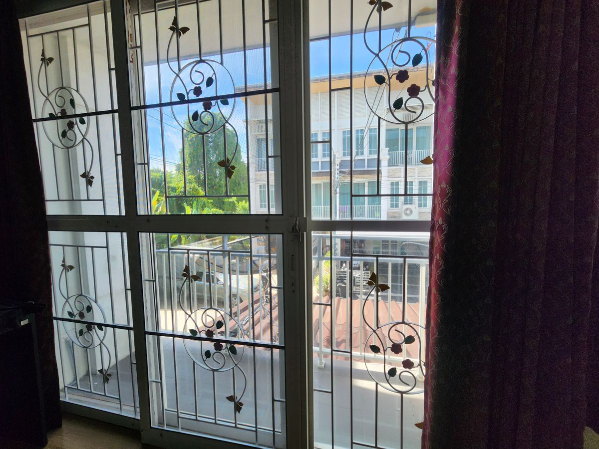 ให้เช่าทาวน์โฮมพระราม 5 ราชพฤกษ์ บางกรวย : ลดราคา**บ้านว่างครับผม 2 ห้องมาสเตอร์เบดรูม**หมู่บ้านโกลเด้นทาวน์ ปิ่นเกล้า-จรัญสนิทวงศ์📌📌ซอยที่ 7 เพื่อนบ้านดี อยู่ใกล้ทางเข้าโครงการเดินทางสะดวก