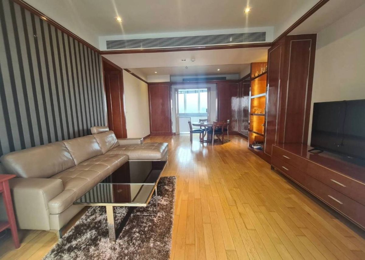 ให้เช่าคอนโดสุขุมวิท อโศก ทองหล่อ : +++ ห้องกว้าง ชั้นสูง วิวสวนเบญจกิตติ Millenium Residence 3 bedrooms 3 bathrooms 85,000ฺ Baht/Month+++ By Top (065-8245701)