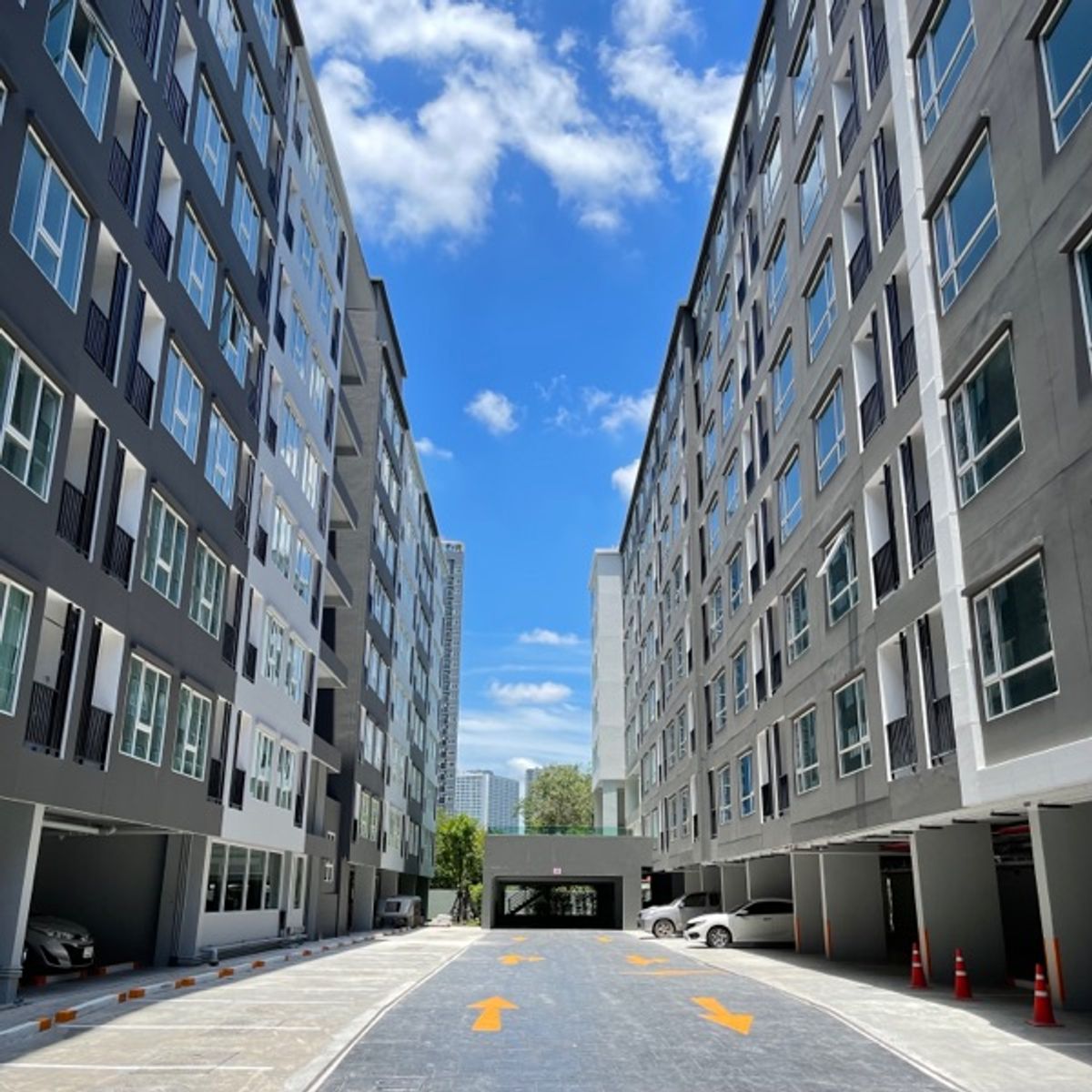 For SaleCondoThaphra, Talat Phlu, Wutthakat : Rye Talat Phlu 🔥 Lowest Price – Only 1.6 MB! 🔥 Cash Buyers Only 🚫 No bank loan 🏢 Studio 30.03 sq.m. ✅ Rental Yield 7% per year 🛋️ Fully Furnished + Appliances ✔️ Ready to Move In! 🚫 No Co-Agents