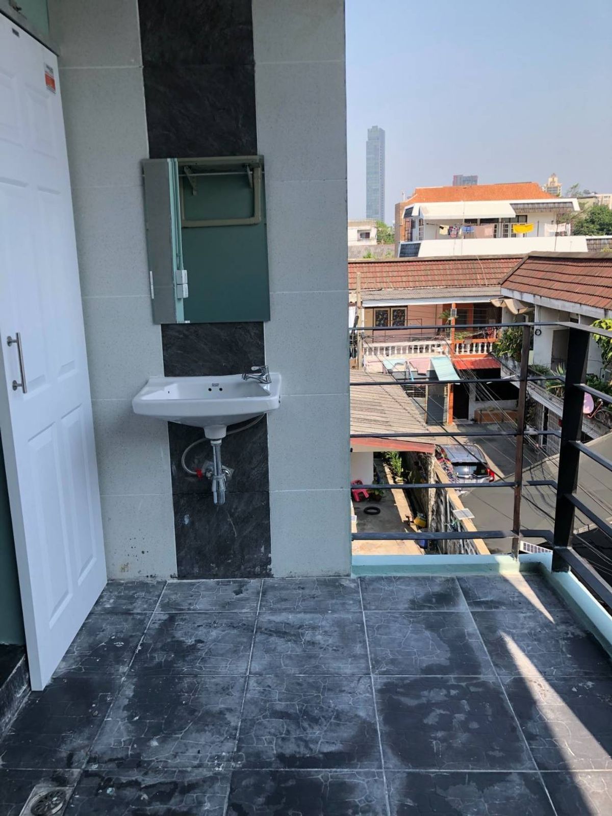 For RentShop HouseSukhumvit, Asoke, Thonglor : Rent a 3rd floor commercial building, Soi Sukhumvit 49, suitable for living- opening a business- doing home office (N.1037)