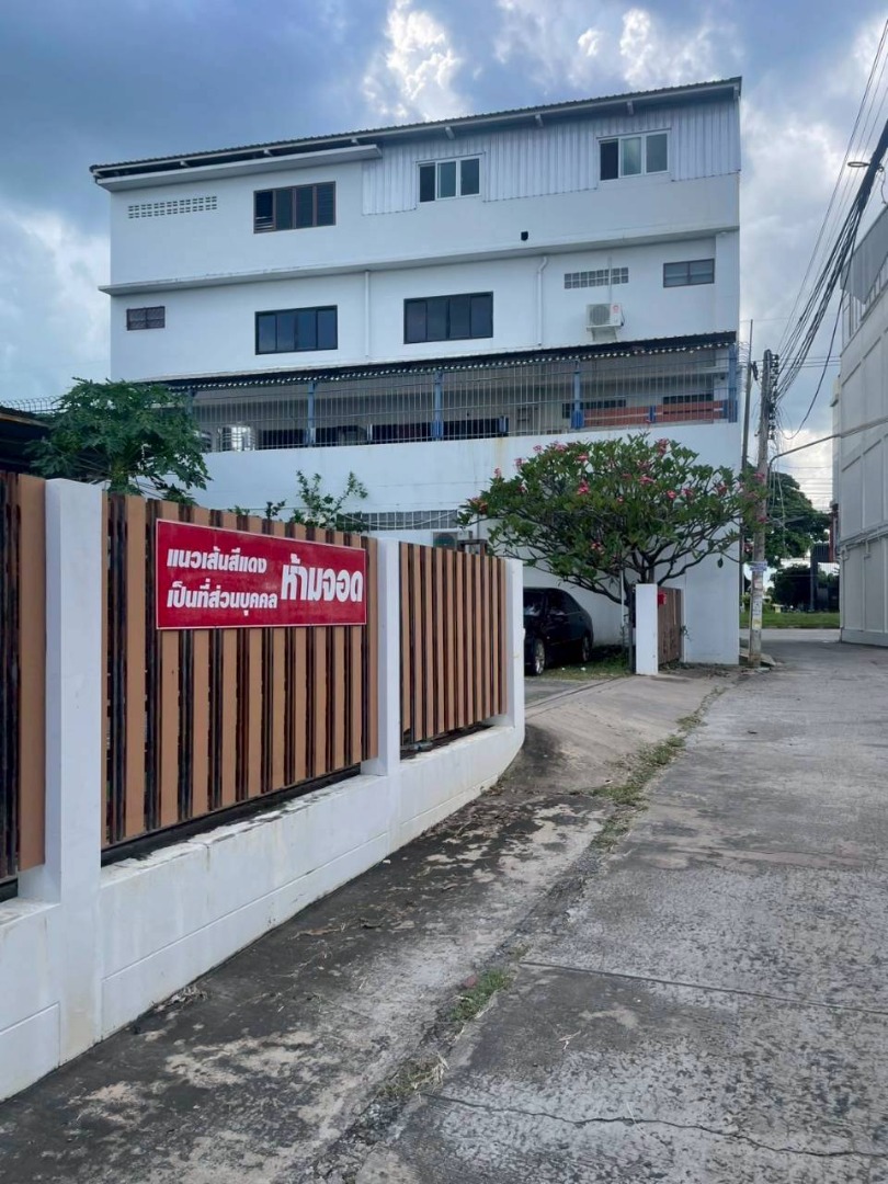 For SaleOfficeBuri Ram : 🔥Urgent Sale🔥 Office, good location, with parking space, suitable for business or residence in Buriram city.