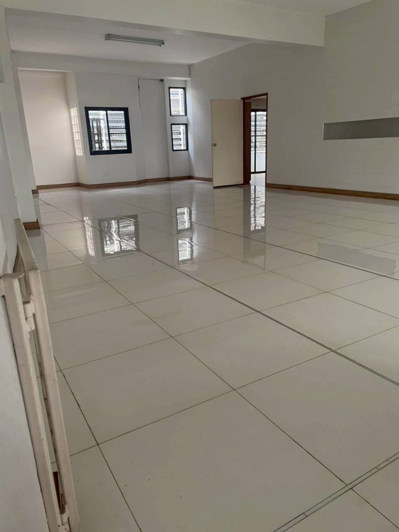 For SaleOfficeBuri Ram : 🔥Urgent Sale🔥 Office, good location, with parking space, suitable for business or residence in Buriram city.