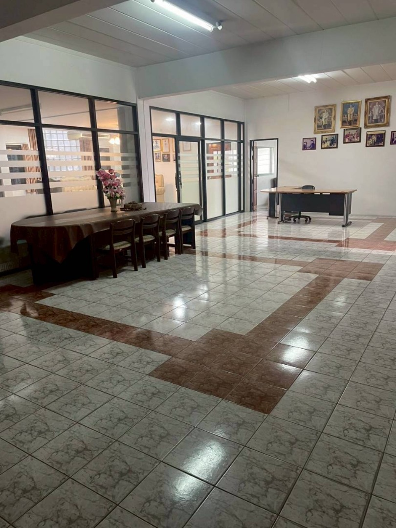 For SaleOfficeBuri Ram : 🔥Urgent Sale🔥 Office, good location, with parking space, suitable for business or residence in Buriram city.