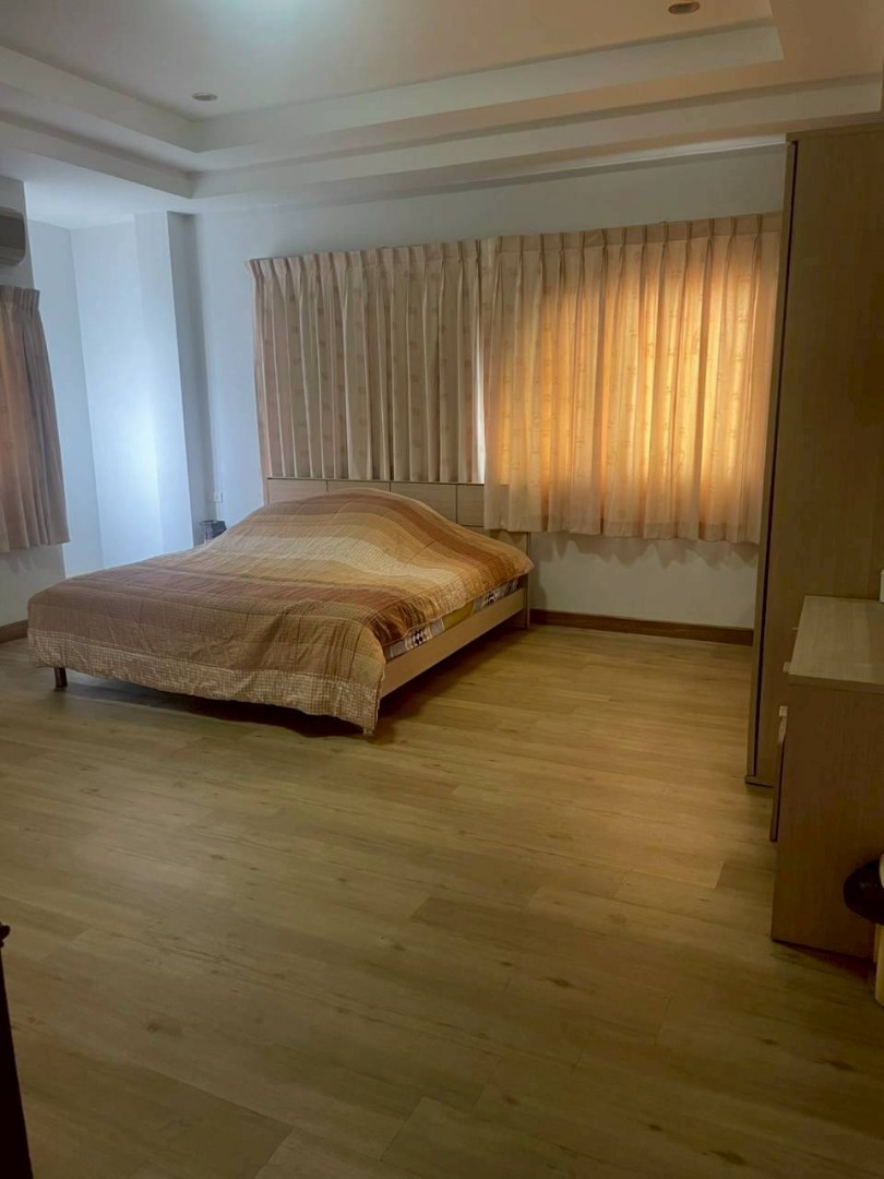 For SaleOfficeBuri Ram : 🔥Urgent Sale🔥 Office, good location, with parking space, suitable for business or residence in Buriram city.