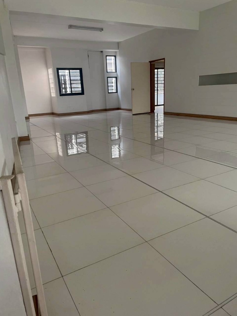 For SaleOfficeBuri Ram : 🔥Urgent Sale🔥 Office, good location, with parking space, suitable for business or residence in Buriram city.