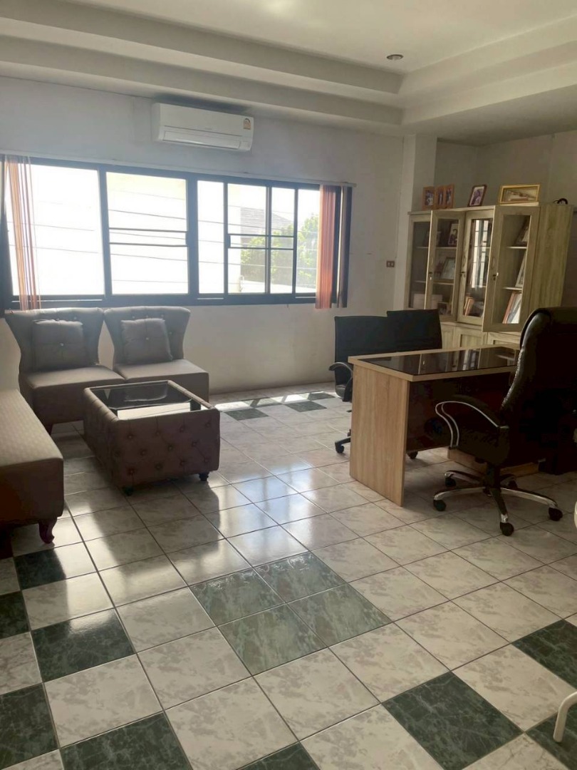 For SaleOfficeBuri Ram : 🔥Urgent Sale🔥 Office, good location, with parking space, suitable for business or residence in Buriram city.