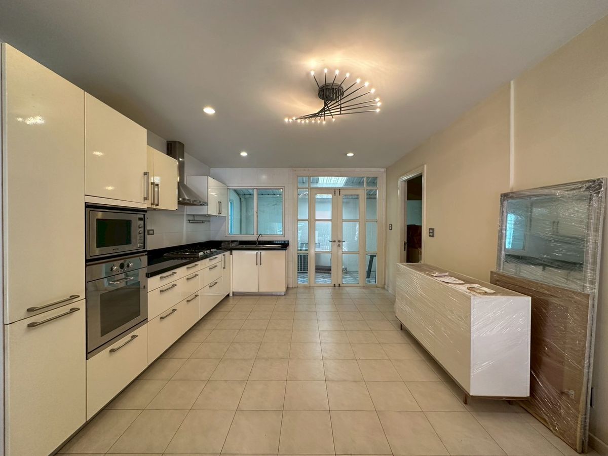 For RentTownhomeSukhumvit, Asoke, Thonglor : Baan Klang Krung Thonglor for Rent! 4-Storey House 4 Bedroom 5 Bathroom 380 SQ.M Fully Fitted Near BTS Thonglor