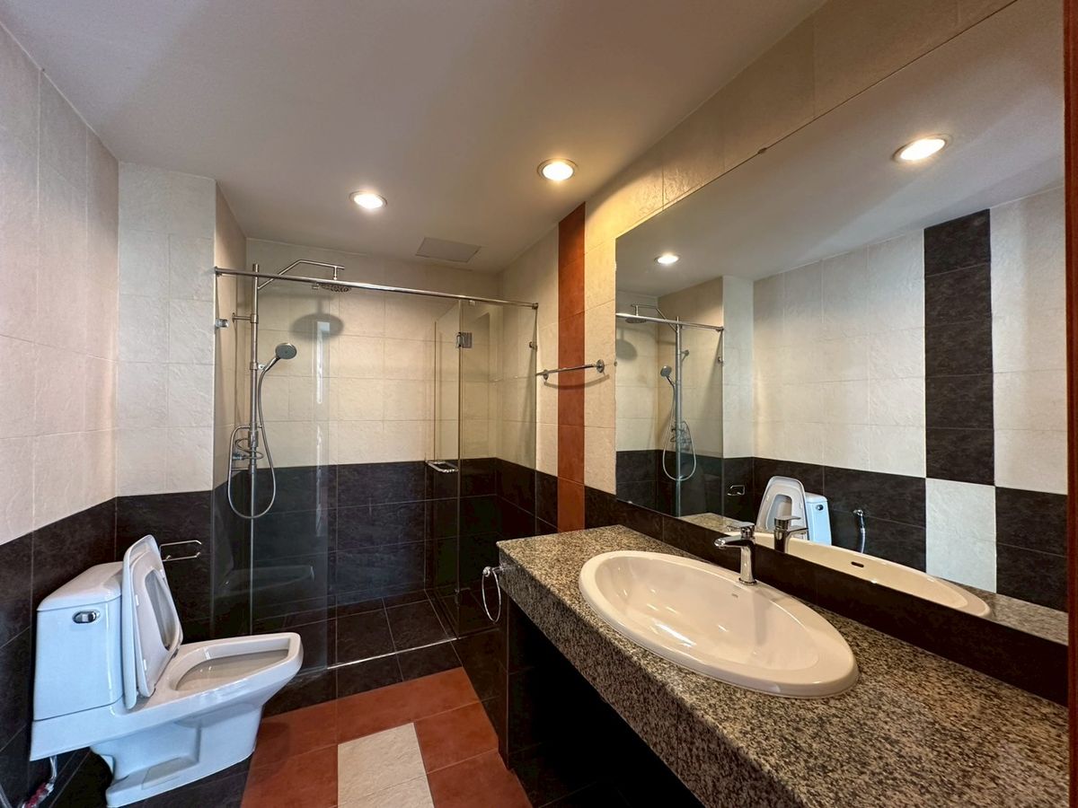 For RentTownhomeSukhumvit, Asoke, Thonglor : Baan Klang Krung Thonglor for Rent! 4-Storey House 4 Bedroom 5 Bathroom 380 SQ.M Fully Fitted Near BTS Thonglor