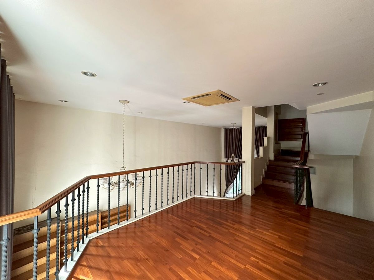 For RentTownhomeSukhumvit, Asoke, Thonglor : Baan Klang Krung Thonglor for Rent! 4-Storey House 4 Bedroom 5 Bathroom 380 SQ.M Fully Fitted Near BTS Thonglor