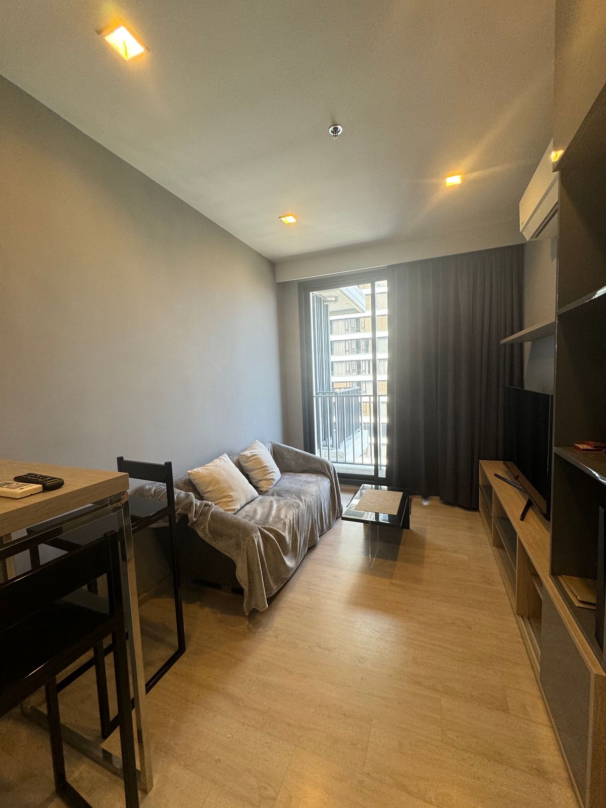 ขายคอนโดสุขุมวิท อโศก ทองหล่อ : M Thonglor ✅ ขาย 4.69 ลบ. 🐾 เลี้ยงสัตว์เปิดเผย 🧳 พร้อมเข้าอยู่ 🏙️ ชั้นสูง 1 ห้องนอน 33.24 ตร.ม. Rental Yield 5% ต่อปี  🤝 ยินดีรับ Co-Agent