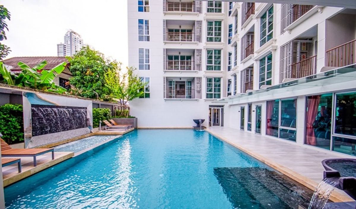 ขายคอนโดสุขุมวิท อโศก ทองหล่อ : Maestro 39 ขายพร้อมผู้เช่า! 🔥 ขายขาดทุนเกือบล้าน! ✅ ขาย 3.6 ลบ. 🔑 30.40 ตร.ม. ✨ Rental Yield 6% ต่อปี 📅 ค่าเช่า 18,000 บาท/เดือน 🚫 ไม่รับ Co-agent