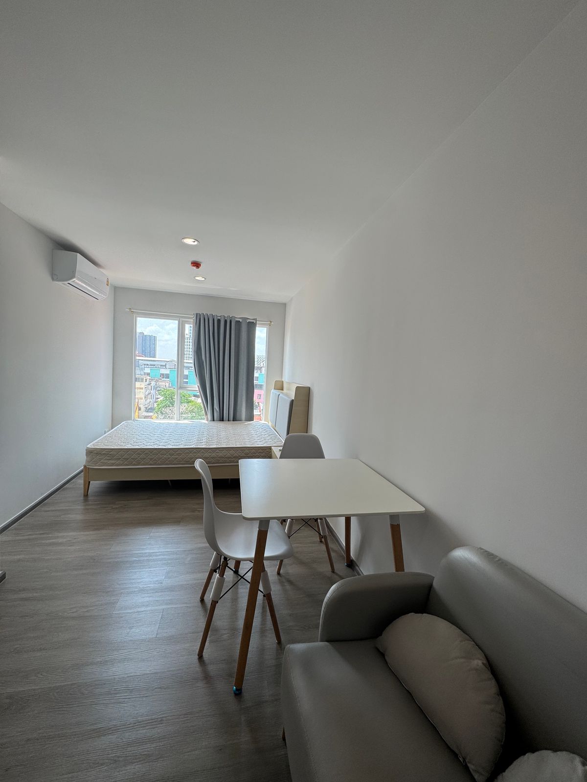 For SaleCondoThaphra, Talat Phlu, Wutthakat : Rye Talat Phlu 🔥 Lowest Price – Only 1.6 MB! 🔥 Cash Buyers Only 🚫 No bank loan 🏢 Studio 30.03 sq.m. ✅ Rental Yield 7% per year 🛋️ Fully Furnished + Appliances ✔️ Ready to Move In! 🚫 No Co-Agents