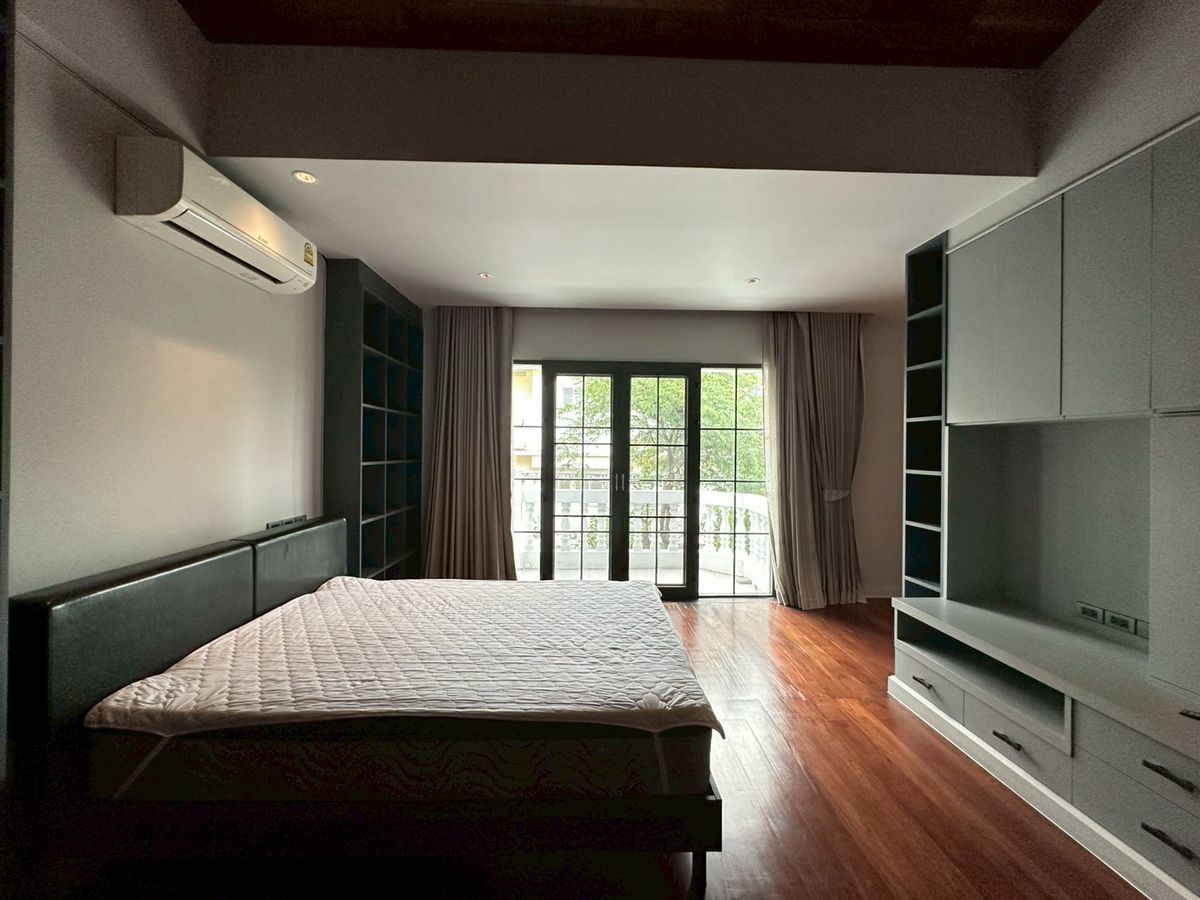 For RentHouseSukhumvit, Asoke, Thonglor : For rent House in Thonglor!🎈 3-storey house 4 bedroom 6 bathroom fully furnished ready to move in near BTS Thonglor