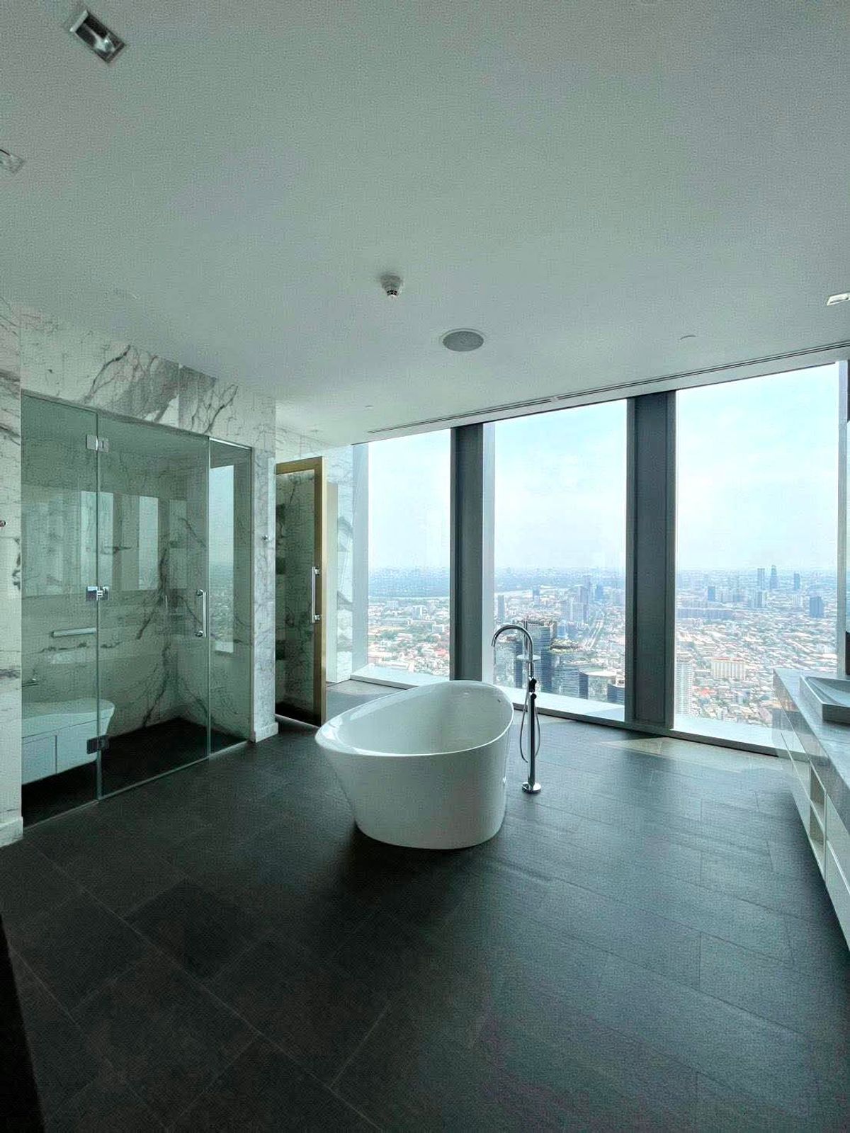 For RentCondoSathorn, Narathiwat : Ritz Carlton Mahanakorn residences for rent Penthouse 4bedrooms 6bathrooms 1.8mb. | Contact 085-546-9559