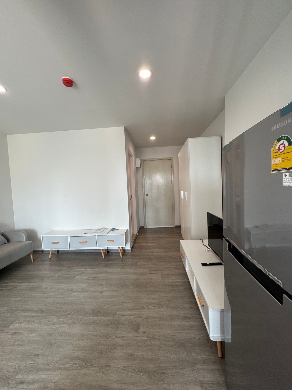 For SaleCondoThaphra, Talat Phlu, Wutthakat : Rye Talat Phlu 🔥 Lowest Price – Only 1.6 MB! 🔥 Cash Buyers Only 🚫 No bank loan 🏢 Studio 30.03 sq.m. ✅ Rental Yield 7% per year 🛋️ Fully Furnished + Appliances ✔️ Ready to Move In! 🚫 No Co-Agents