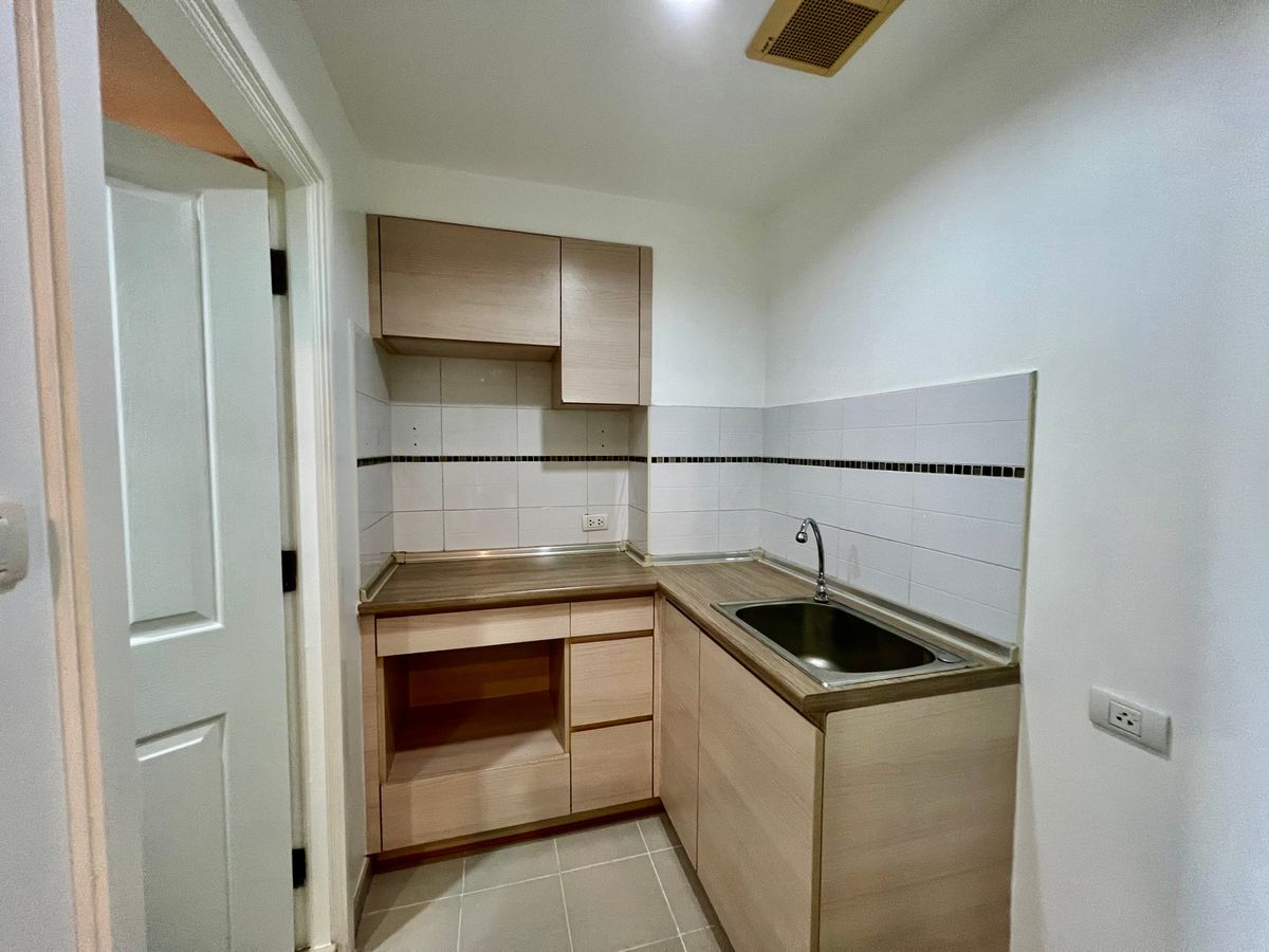 For SaleCondoRama3 (Riverside),Satupadit : For Sale: Lumpini Park Riverside Rama 3 – Corner Unit with Stunning River View  Experience riverside living along the Chao Phraya River at Rama 3. A beautifully designed corner unit with luxury built-in furnishings, perfect for both living and investment.