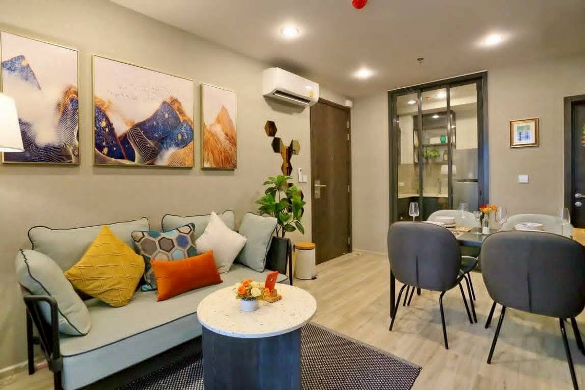 For RentCondoRatchadapisek, Huaikwang, Suttisan : 🏡 XT Huaikhwang-2 bedroom condo near MRT Huai Khwang, good location, complete furniture, ready to buy or investment is worth the rent 43,000 baht / month. Call: 086-746-8882 (K. cooper)