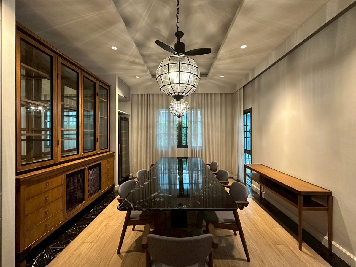 For RentHouseSukhumvit, Asoke, Thonglor : For rent House in Thonglor!🎈 3-storey house 4 bedroom 6 bathroom fully furnished ready to move in near BTS Thonglor