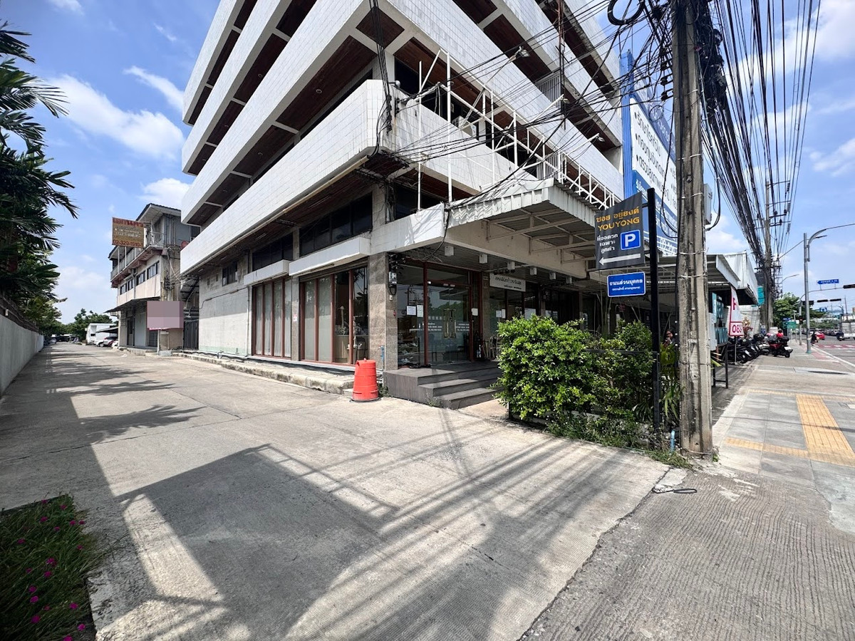 For RentShop HouseLadkrabang, Suwannaphum Airport : 1 storey commercial building for rent on Lat Krabang Road Near Suvarnabhumi (N.1687)