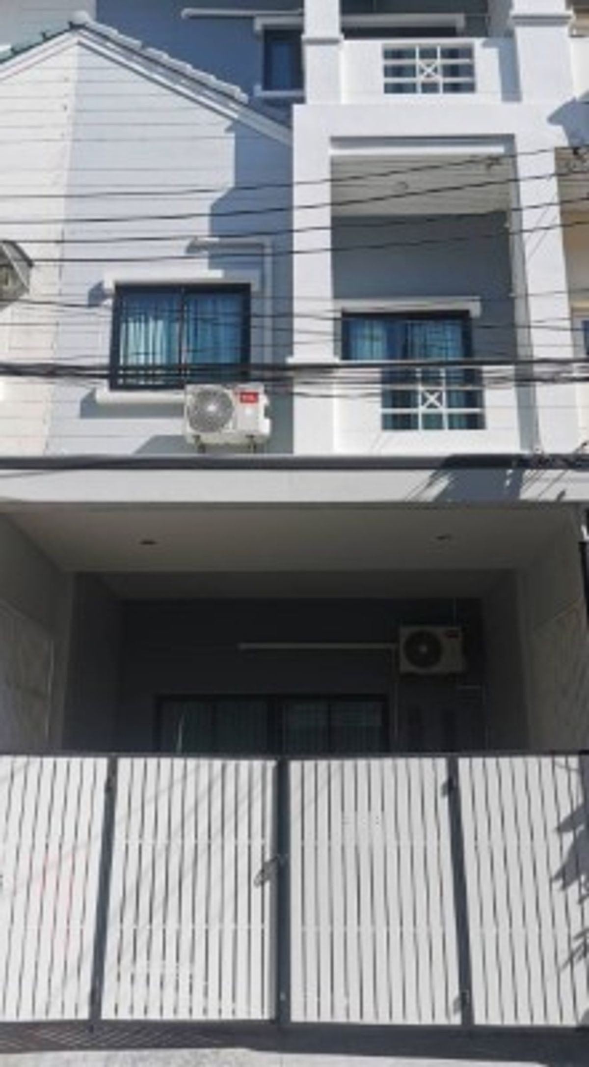 ให้เช่าทาวน์โฮมลาดพร้าว101 แฮปปี้แลนด์ : ให้เช่าทาวน์โฮม3ชั้น ตกแต่งสวยแอร์เฟอร์นิเจอร์ครบ ถนนลาดพร้าว87 มี3ห้องนอน4ห้องน้ำ ราคาเช่าเดือนละ35,000บาท