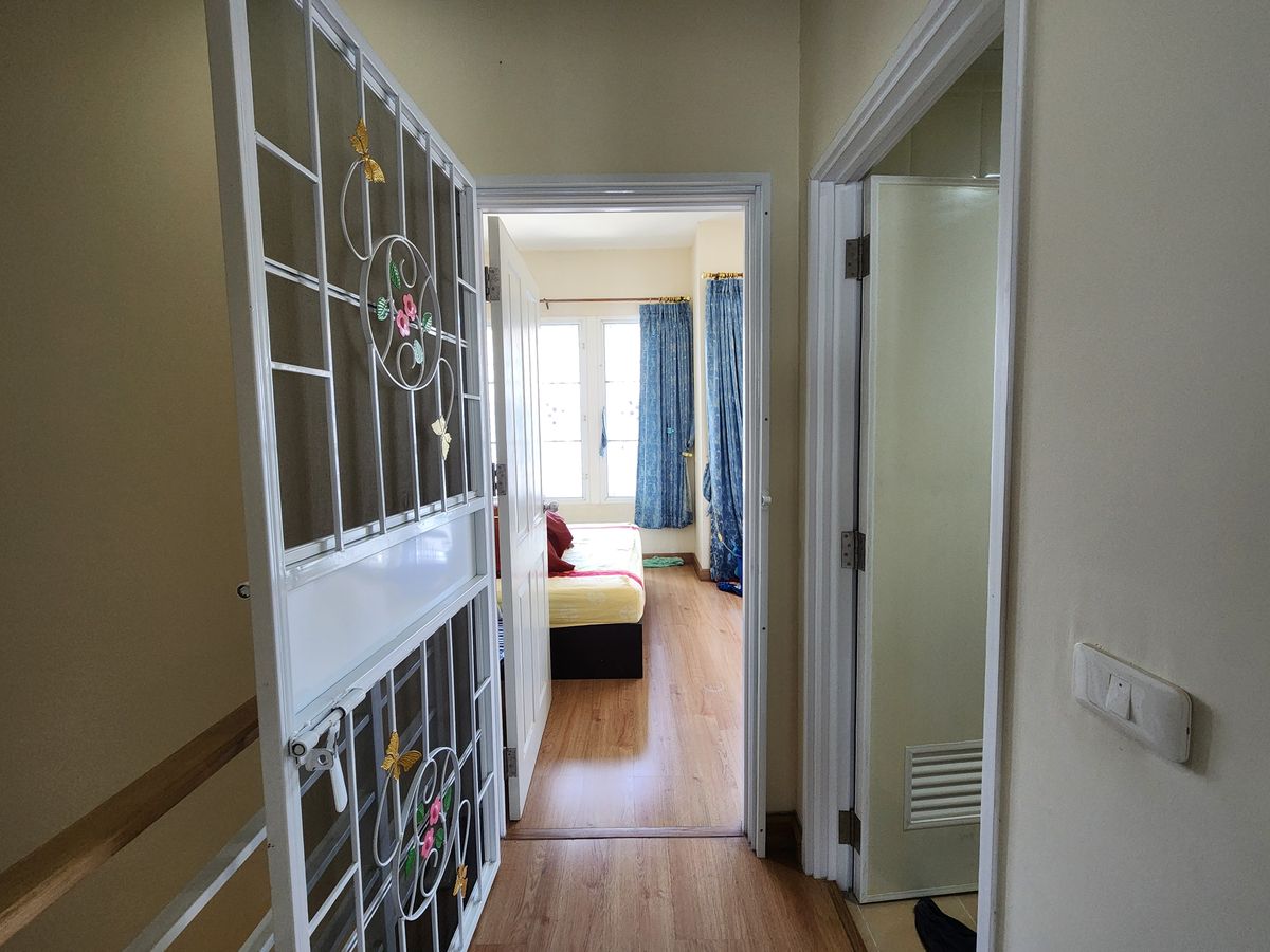 ให้เช่าทาวน์โฮมพระราม 5 ราชพฤกษ์ บางกรวย : ลดราคา**บ้านว่างครับผม 2 ห้องมาสเตอร์เบดรูม**หมู่บ้านโกลเด้นทาวน์ ปิ่นเกล้า-จรัญสนิทวงศ์📌📌ซอยที่ 7 เพื่อนบ้านดี อยู่ใกล้ทางเข้าโครงการเดินทางสะดวก