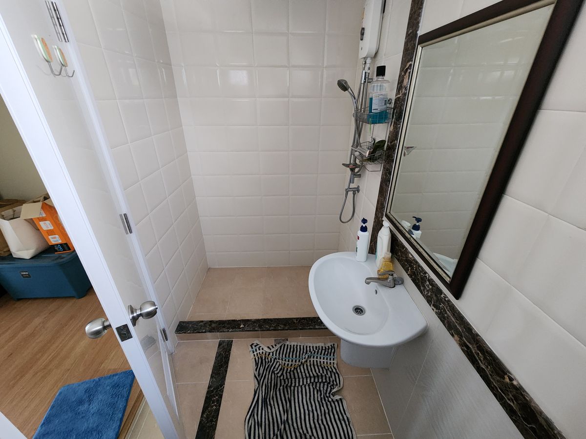 ให้เช่าทาวน์โฮมพระราม 5 ราชพฤกษ์ บางกรวย : ลดราคา**บ้านว่างครับผม 2 ห้องมาสเตอร์เบดรูม**หมู่บ้านโกลเด้นทาวน์ ปิ่นเกล้า-จรัญสนิทวงศ์📌📌ซอยที่ 7 เพื่อนบ้านดี อยู่ใกล้ทางเข้าโครงการเดินทางสะดวก