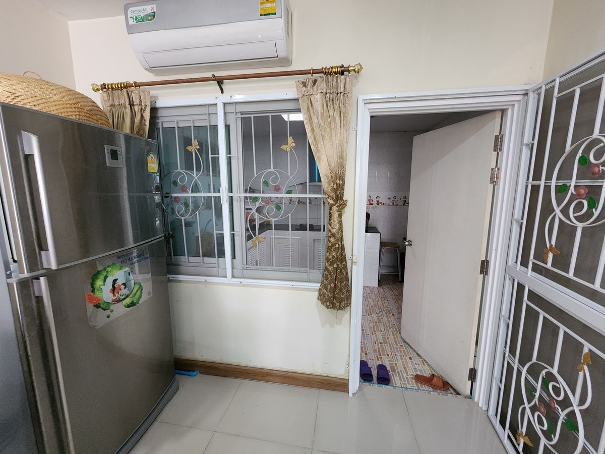 ให้เช่าทาวน์โฮมพระราม 5 ราชพฤกษ์ บางกรวย : ลดราคา**บ้านว่างครับผม 2 ห้องมาสเตอร์เบดรูม**หมู่บ้านโกลเด้นทาวน์ ปิ่นเกล้า-จรัญสนิทวงศ์📌📌ซอยที่ 7 เพื่อนบ้านดี อยู่ใกล้ทางเข้าโครงการเดินทางสะดวก