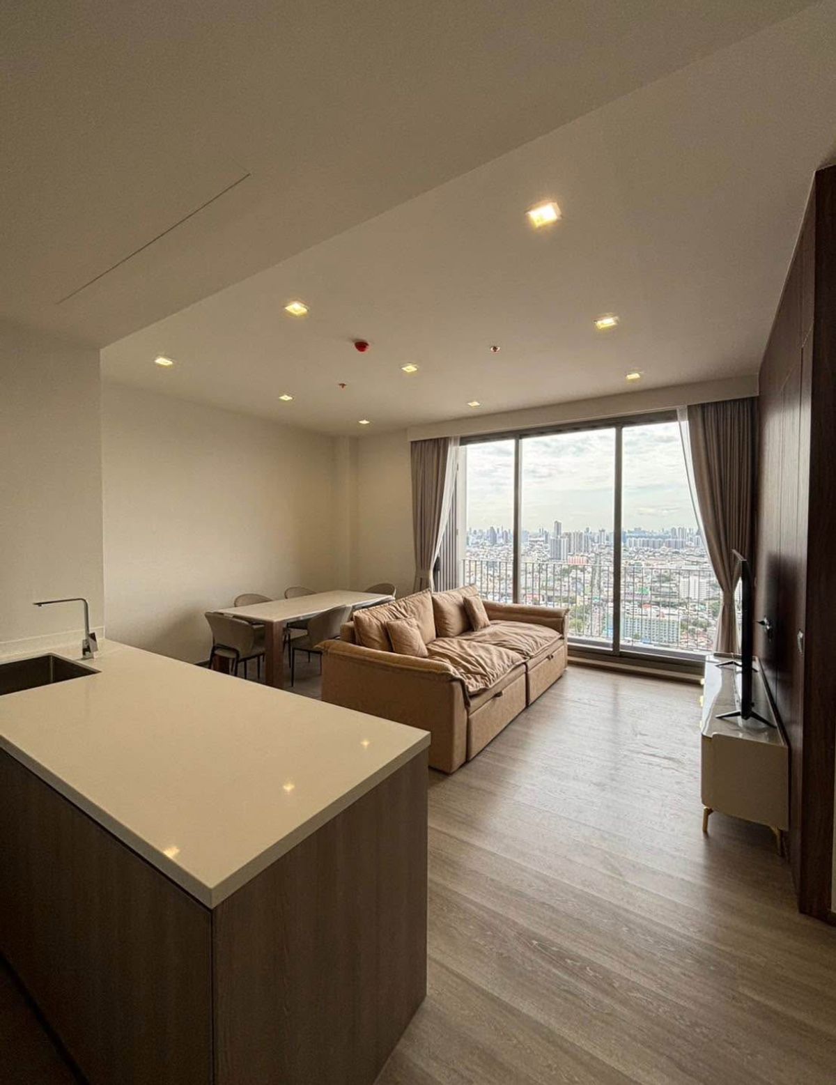 For RentCondoSathorn, Narathiwat : Stylish Riverside Condo, Bathtub - (EAST → Direction)
