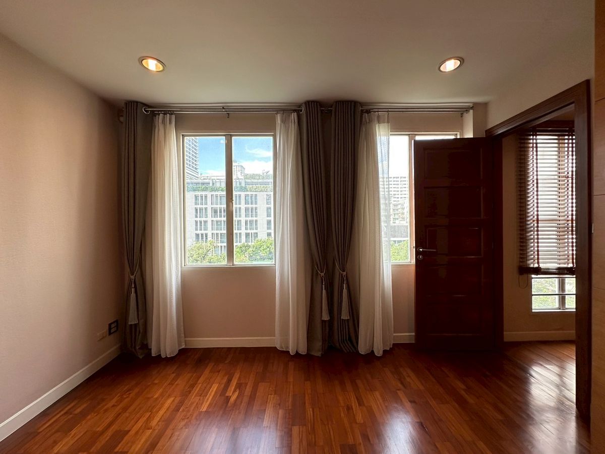 For RentTownhomeSukhumvit, Asoke, Thonglor : Baan Klang Krung Thonglor for Rent! 4-Storey House 4 Bedroom 5 Bathroom 380 SQ.M Fully Fitted Near BTS Thonglor