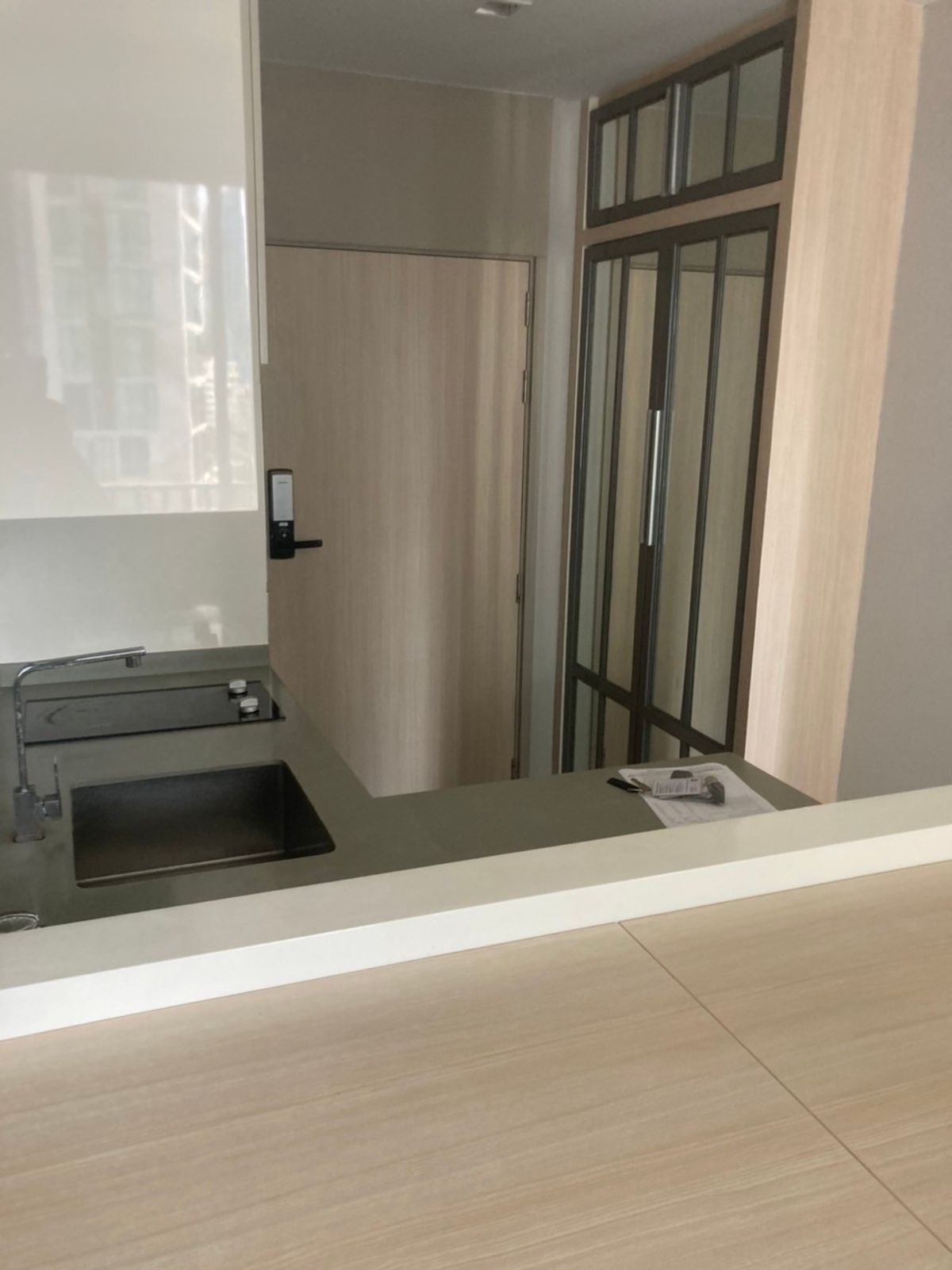 ขายคอนโดสุขุมวิท อโศก ทองหล่อ : M Thonglor ขายพร้อมผู้เช่า! 🔥 ขายขาดทุน 1.2 ลบ.  ✅ ขายถูกสุดในโครงการ 4.2 ลบ. 33.24 ตร.ม. Rental Yield 6% ต่อปี 📅 ค่าเช่า 21,000 บาท/เดือน 🚫 ไม่รับ Co-agent