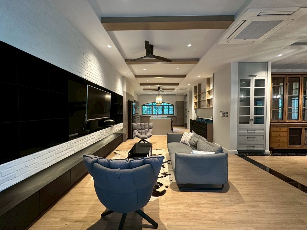 For RentHouseSukhumvit, Asoke, Thonglor : For rent House in Thonglor!🎈 3-storey house 4 bedroom 6 bathroom fully furnished ready to move in near BTS Thonglor