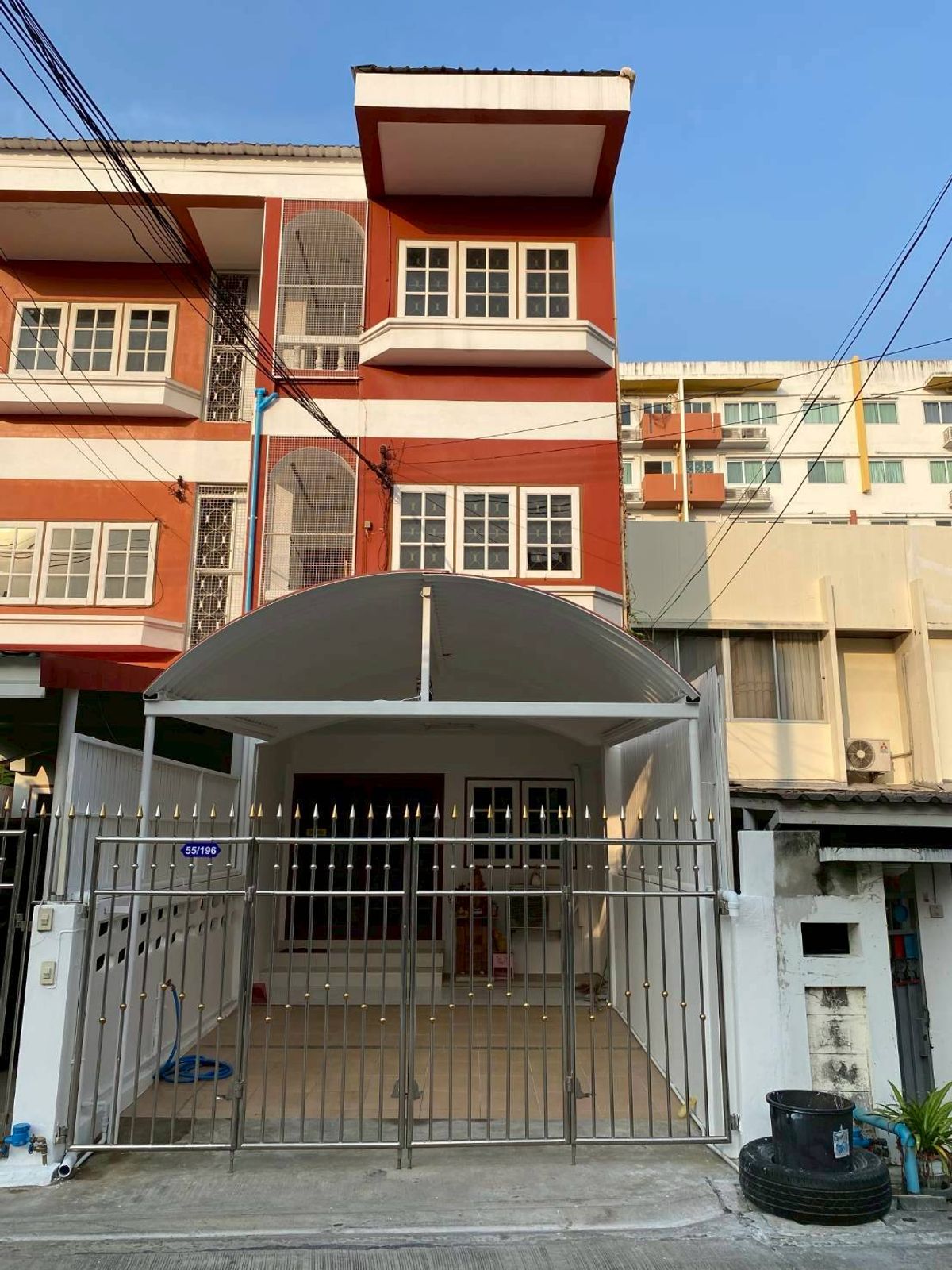 ให้เช่าทาวน์โฮมสะพานควาย จตุจักร : ให้เช่าทาวน์โฮม 3 ชั้น ห่างจาก MRT ลาดพร้าวเพียง 150 เมตร (พร้อมอยู่ 1 กันยายน 68) (N.1837)