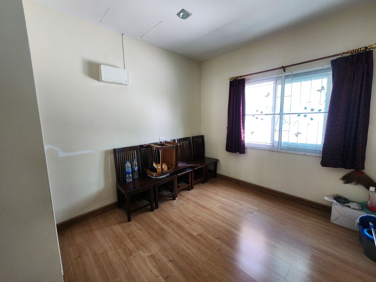 ให้เช่าทาวน์โฮมพระราม 5 ราชพฤกษ์ บางกรวย : ลดราคา**บ้านว่างครับผม 2 ห้องมาสเตอร์เบดรูม**หมู่บ้านโกลเด้นทาวน์ ปิ่นเกล้า-จรัญสนิทวงศ์📌📌ซอยที่ 7 เพื่อนบ้านดี อยู่ใกล้ทางเข้าโครงการเดินทางสะดวก