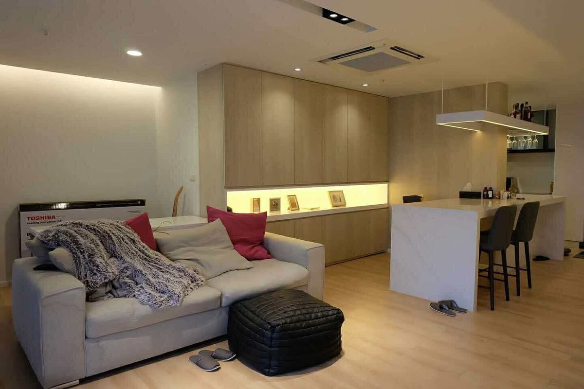 For RentCondoSilom, Saladaeng, Bangrak : For Rent🌟Newly Renovated Corner Unit at Silom suite🌟AVAILLALLE NOWA