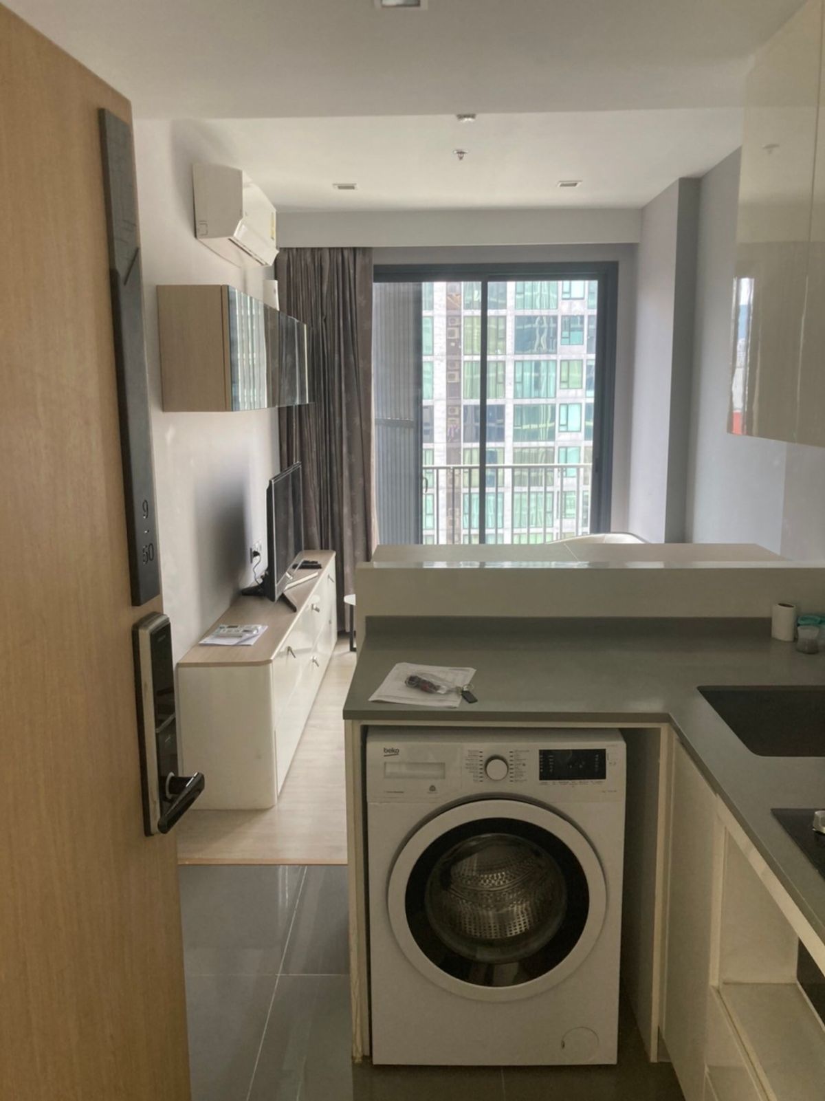 ขายคอนโดสุขุมวิท อโศก ทองหล่อ : M Thonglor ขายพร้อมผู้เช่า! 🔥 ขายขาดทุน 1.2 ลบ.  ✅ ขายถูกสุดในโครงการ 4.2 ลบ. 33.24 ตร.ม. Rental Yield 6% ต่อปี 📅 ค่าเช่า 21,000 บาท/เดือน 🚫 ไม่รับ Co-agent