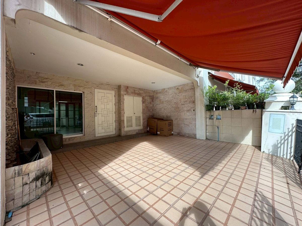 For RentTownhomeSukhumvit, Asoke, Thonglor : Baan Klang Krung Thonglor for Rent! 4-Storey House 4 Bedroom 5 Bathroom 380 SQ.M Fully Fitted Near BTS Thonglor