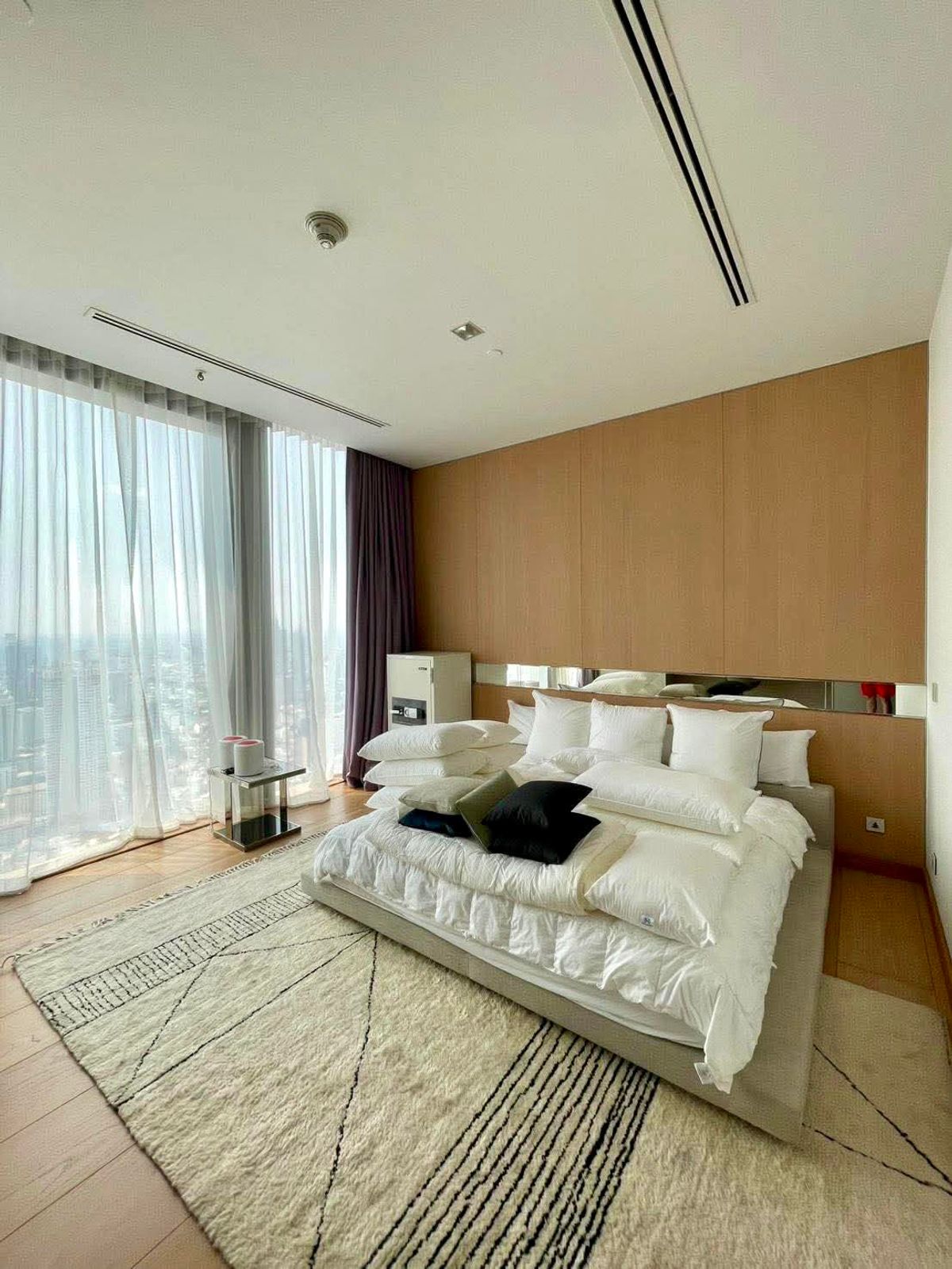 For RentCondoSathorn, Narathiwat : Ritz Carlton Mahanakorn residences for rent Penthouse 4bedrooms 6bathrooms 1.8mb. | Contact 085-546-9559