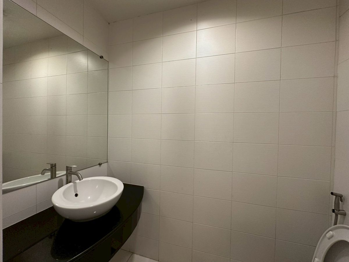 For RentTownhomeSukhumvit, Asoke, Thonglor : Baan Klang Krung Thonglor for Rent! 4-Storey House 4 Bedroom 5 Bathroom 380 SQ.M Fully Fitted Near BTS Thonglor